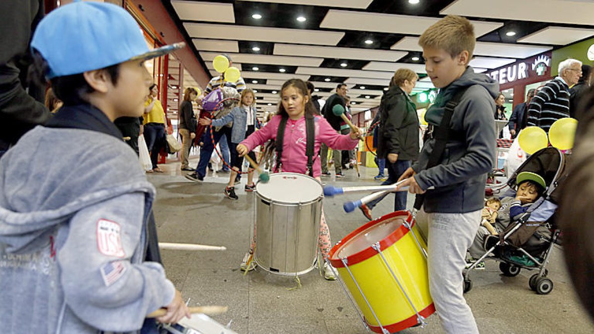 Activitats per als infants per convertir Riberaygua i Travesseres en el “barri del circ”