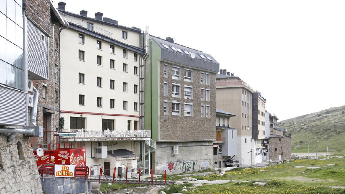 Mig milió per fer un tram de passeig al riu del Pas