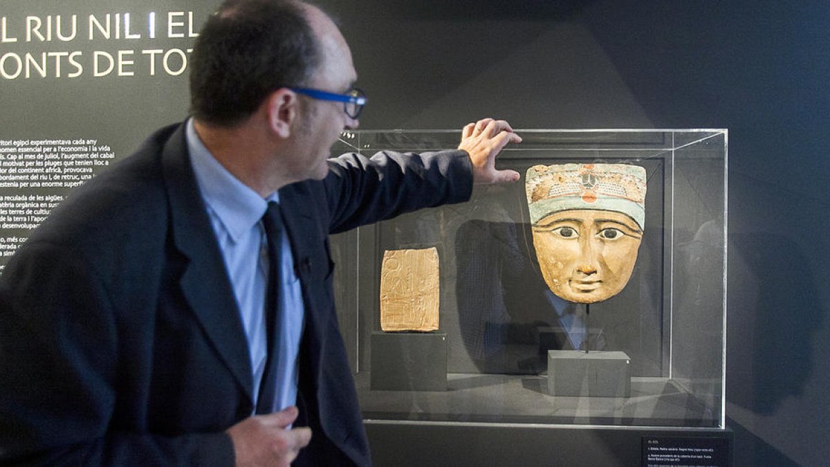 Una munió de deïtats arriba al Museu del Tabac