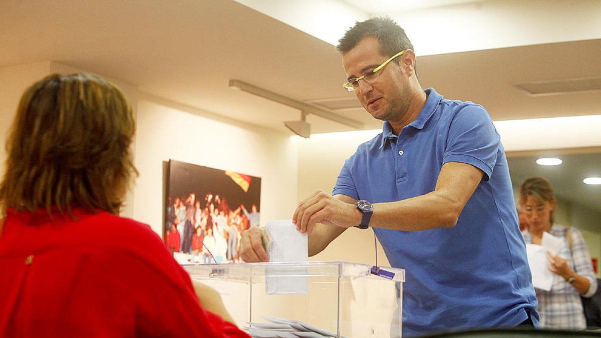 Els residents espanyols podran votar a l'ambaixada de demà a diumenge
