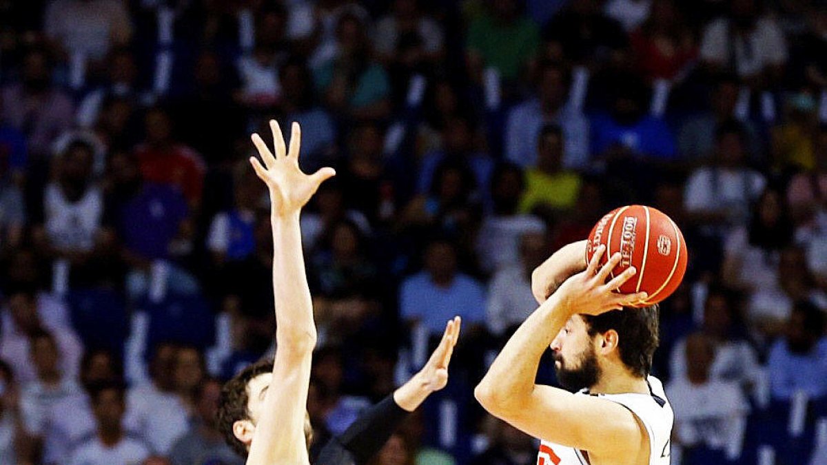 El Madrid no dóna opcions al Barça i acaricia el títol