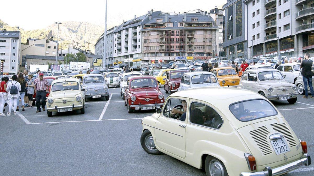 Més de seixanta Seat 600 fan parada a Andorra