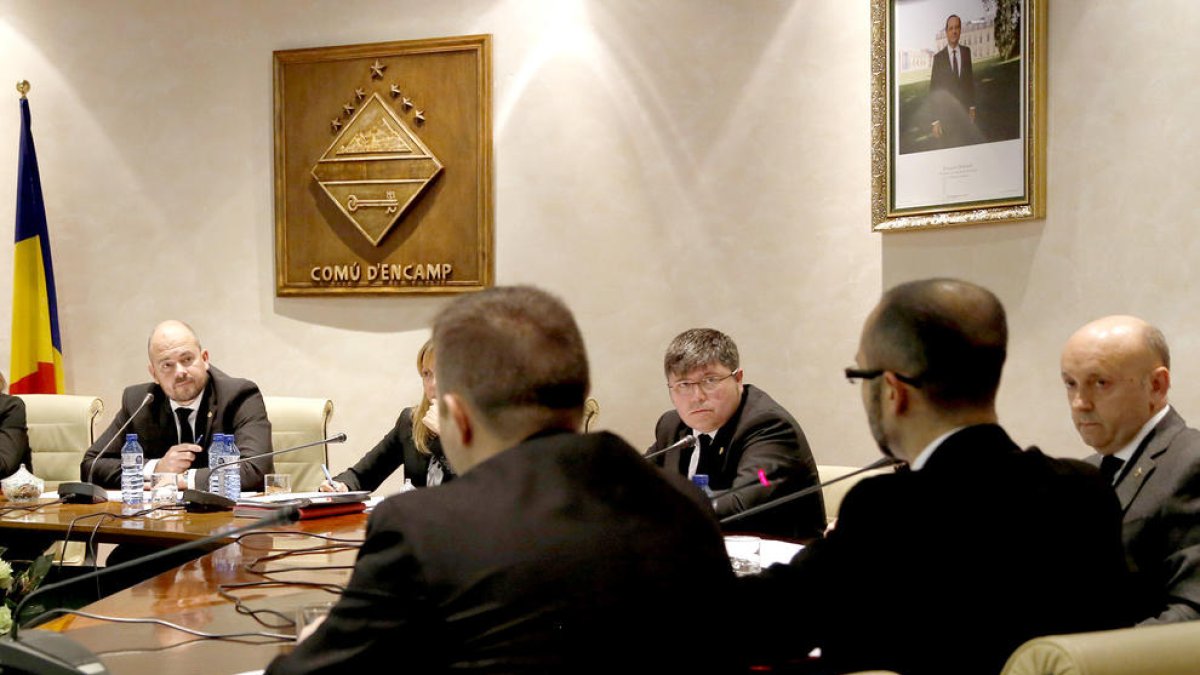 La majoria acusa els liberals de donar dades falses sobre el comú