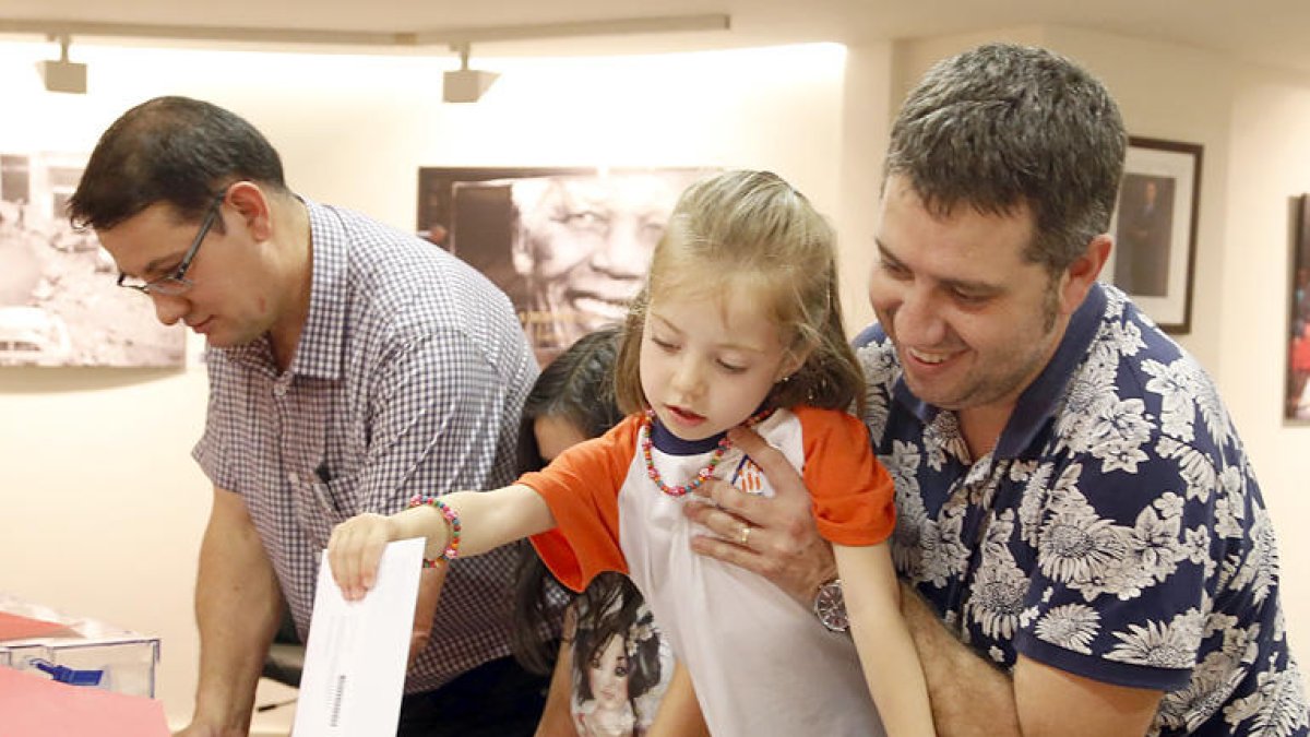 El consolat espanyol rep 1.494 vots en un dia