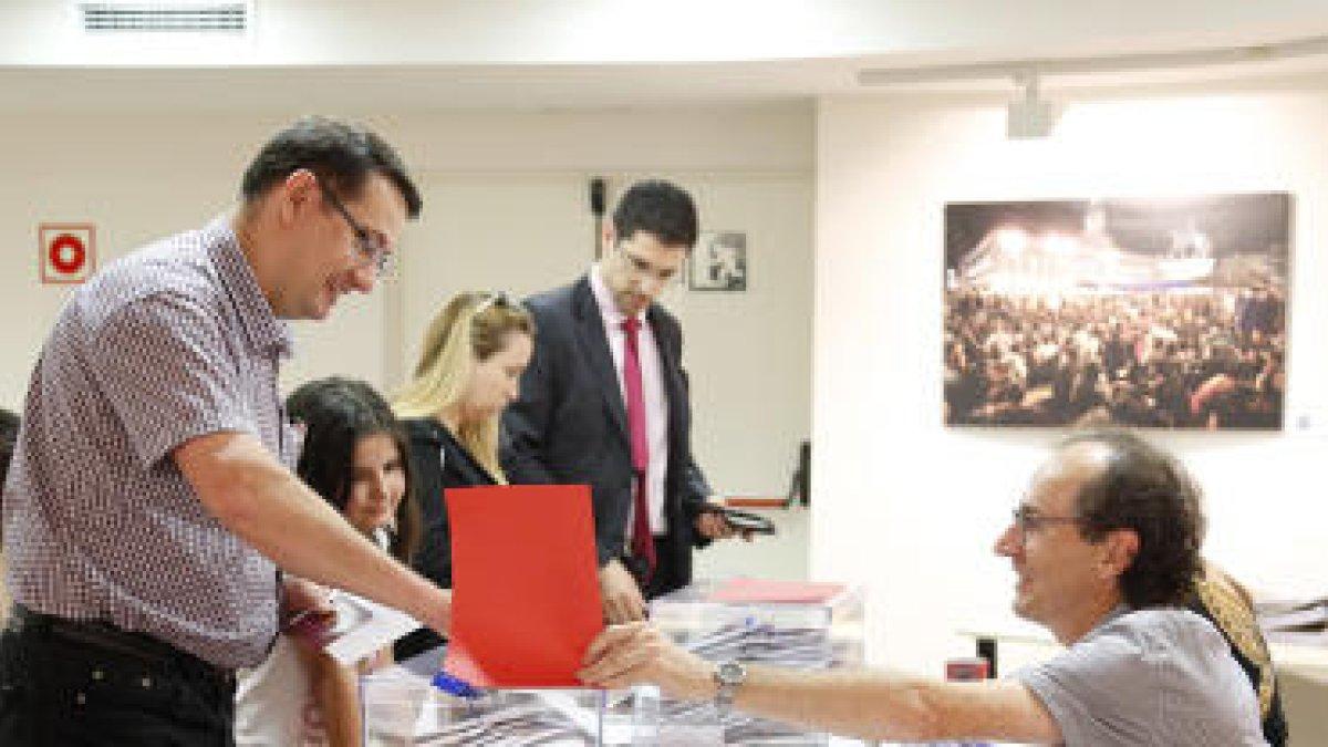 Un total de 2.425 espanyols ja han votat al consolat