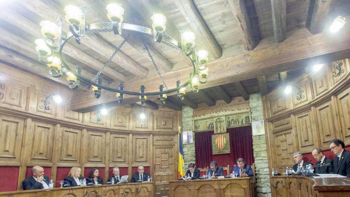 Clam fora del comú perquè la majoria convoqui la reunió de poble