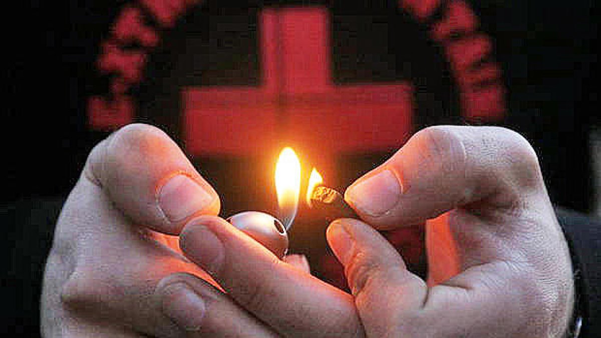 El 58% d'adolescents no sap que fumar porros és delicte