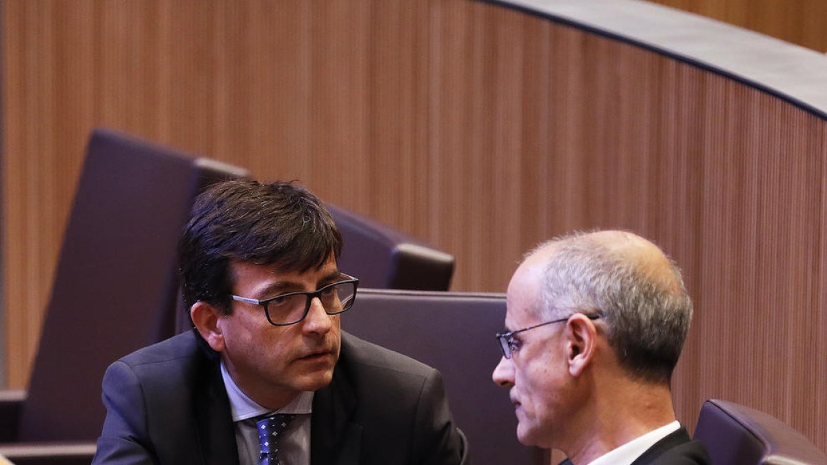 El Consell atura la moció en espera de la conversa amb Puigdemont