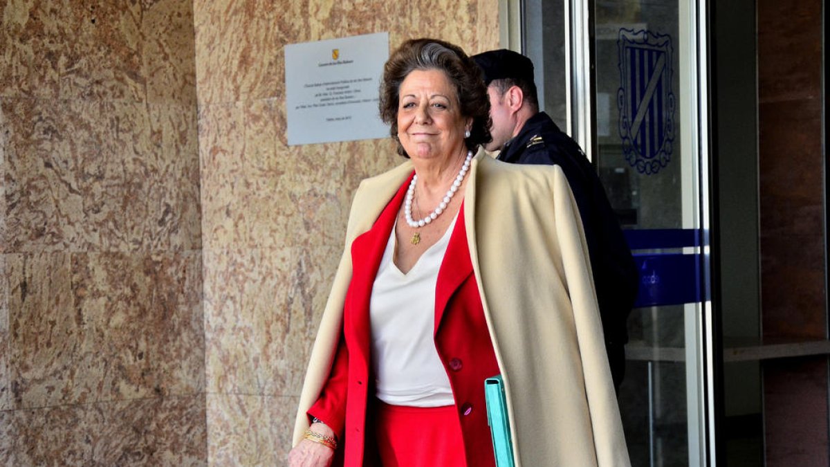 Rita Barberá abandona el PP però es nega a deixar l'escó al Senat