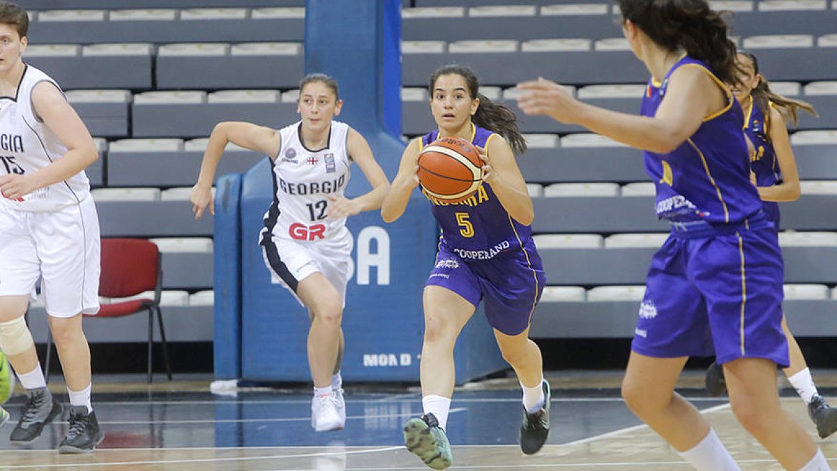 La sub-16 femenina de bàsquet debuta amb dererota