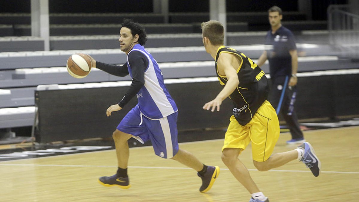 El MoraBanc B canvia cromos però es manté com a trampolí per als joves