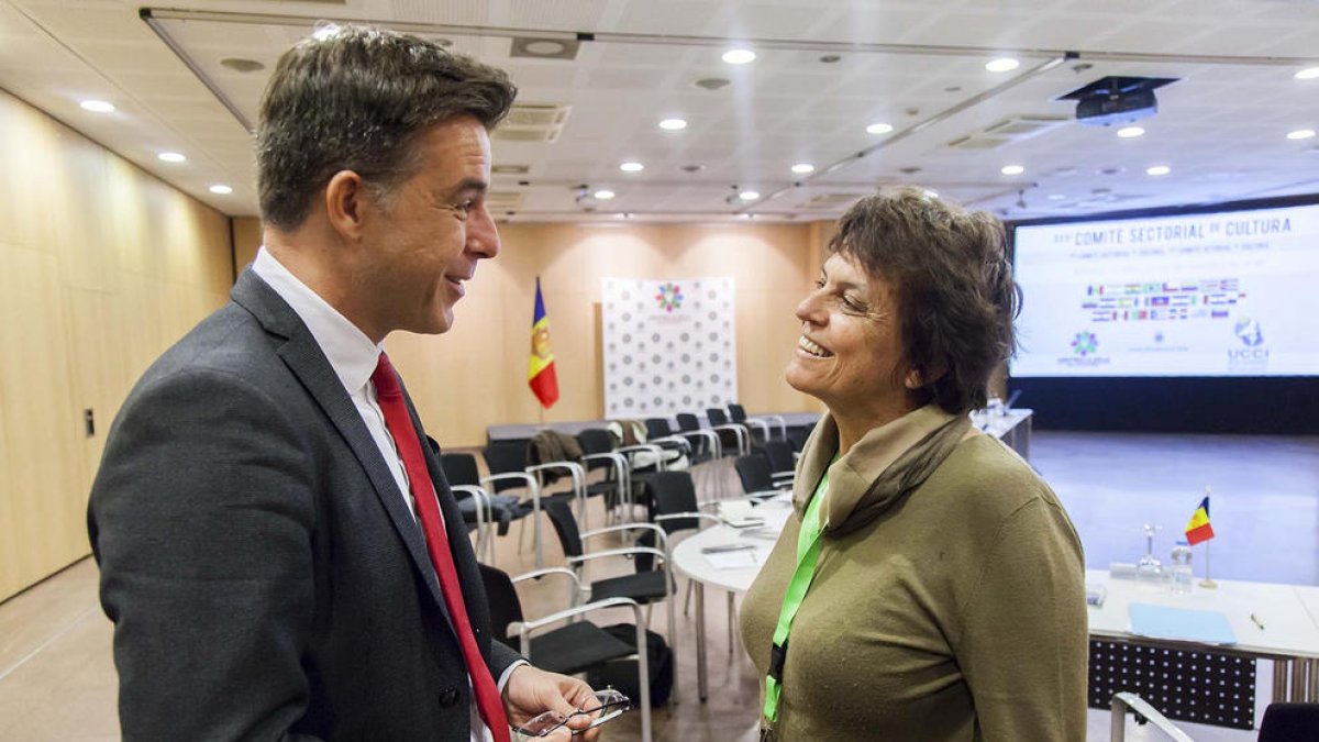 El cònsol menor, Marc Pons amb la regidora de cultura de l'ajuntament de Lisboa Caterina Vaz Pinto