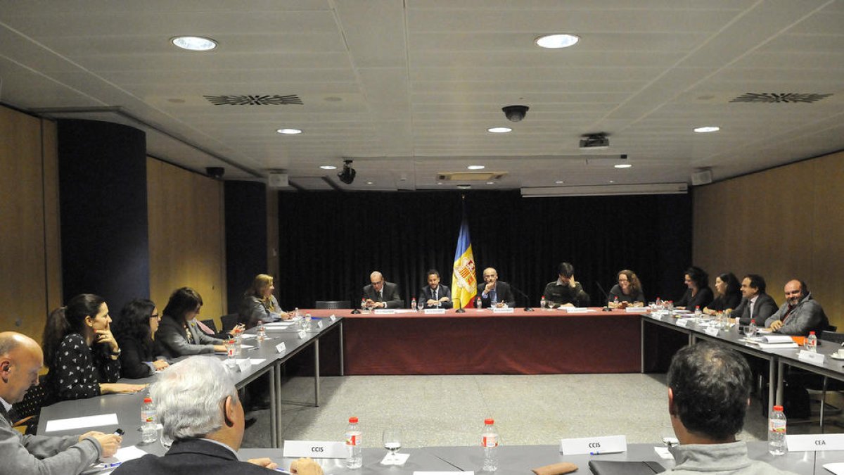 Martí, disposat a analitzar la proposta de la UE sobre el tabac