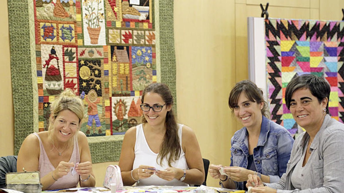 Una marató per mostrar l'art de teixir unint diverses teles