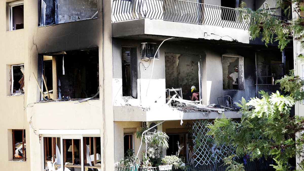 Un mort i 17 ferits en una explosió a Premià de Mar