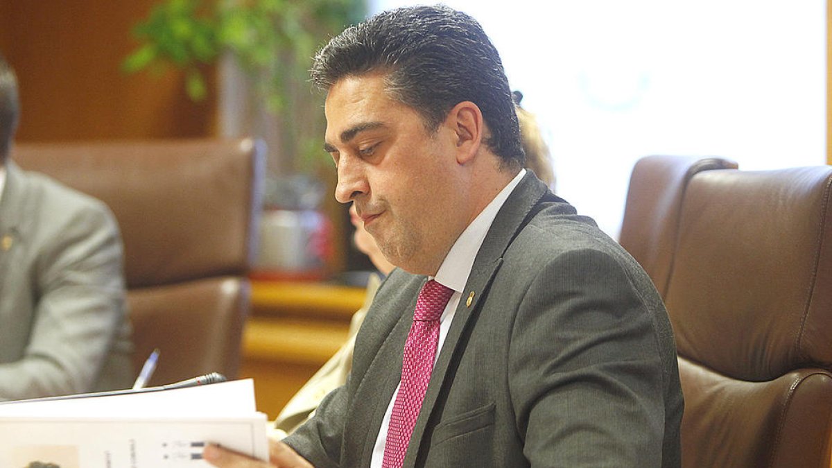 Demanen 4 anys a l'excònsol Josep Vila per exhibicionisme