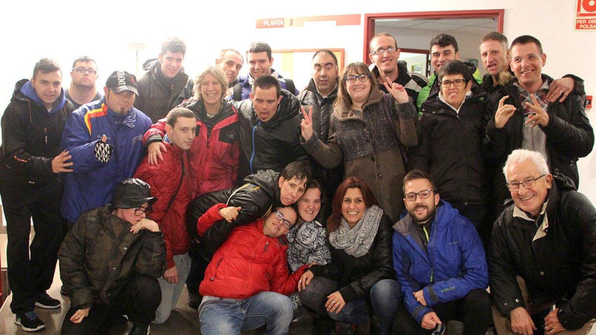 La delegació andorrana, de 18 atletes, aspira a assolir el podi en bàsquet i natació
