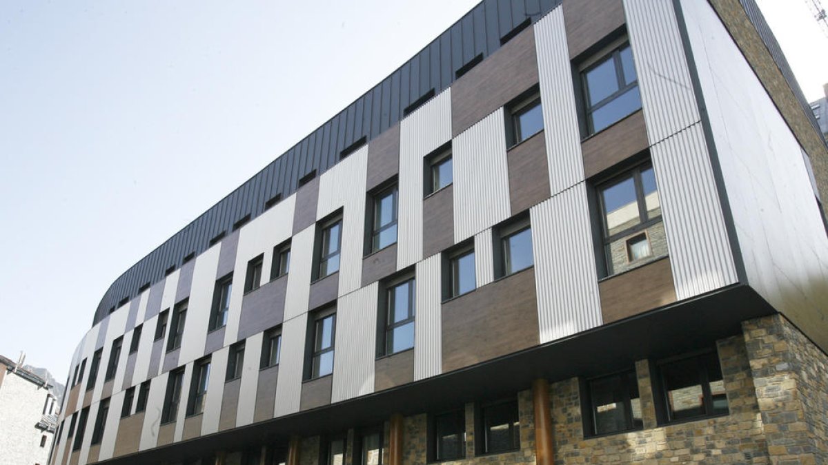 El comú treu a subhasta els pisos socials del Pas