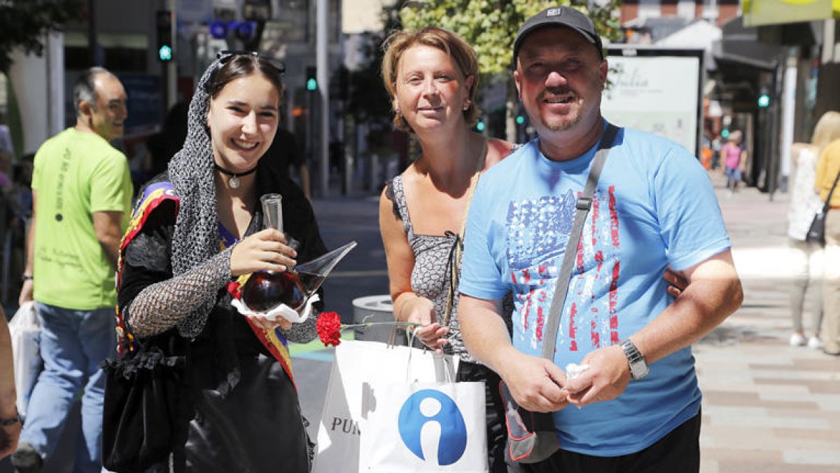 Els visitants descobreixen la parròquia en el Dia del turista