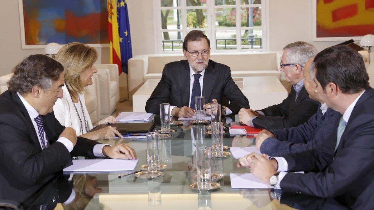 Rajoy posa la reforma laboral i el dèficit com a límits del diàleg social
