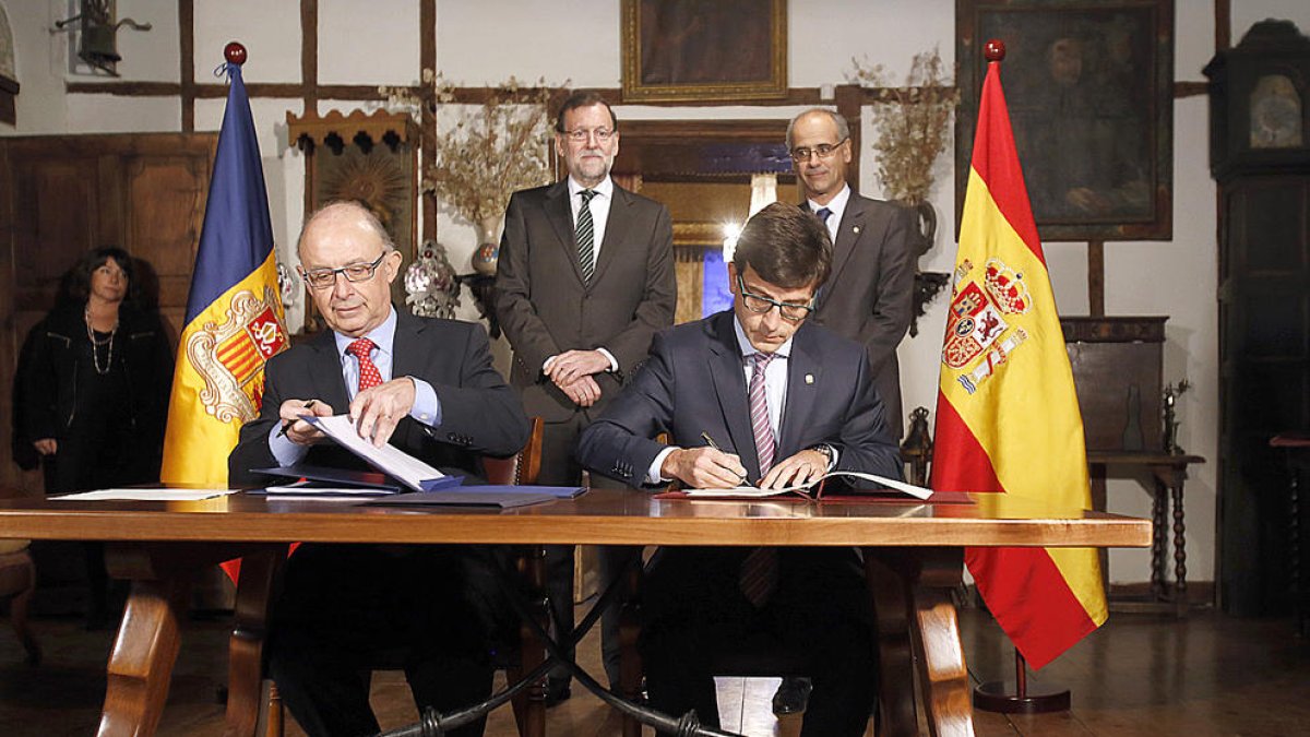 Madrid dóna suport a Andorra i trasllada la queixa a Catalunya