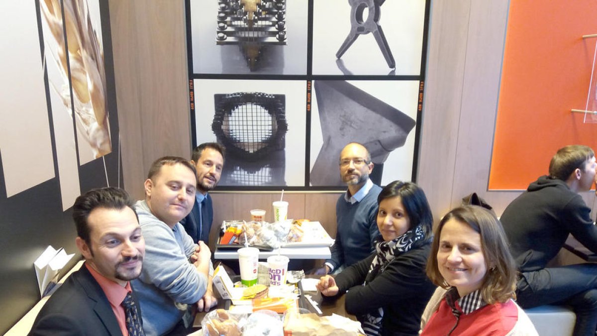 McDonald's s'omple de cares conegudes per col·laborar amb el Dia Mundial de la Infància