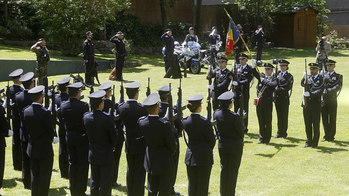 El projecte de llei de la policia prohibeix als agents participar en partits polítics