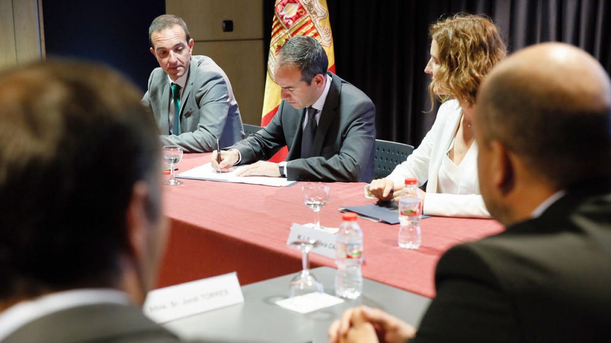 Govern, comuns i l'ACA inicien la implementació de la bici elèctrica
