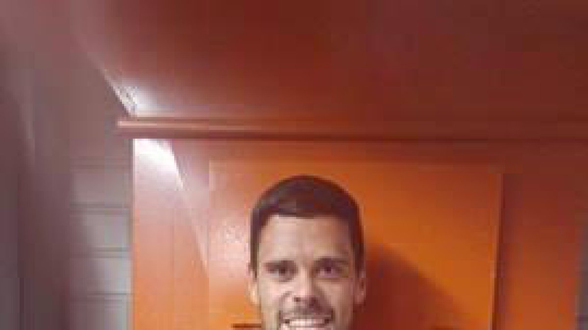 Marc Vales celebra el primer títol a Finlàndia