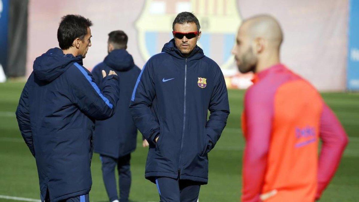 Luis Enrique defensa l'equip i sosté que “queda molta lliga com per matar-nos”
