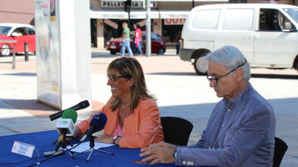 La consellera de Promoció Turística i Comercial, Mònica Codina, i Josep Maria Escribano, el director artístic durant la presentació del festival 'Ritmes'.