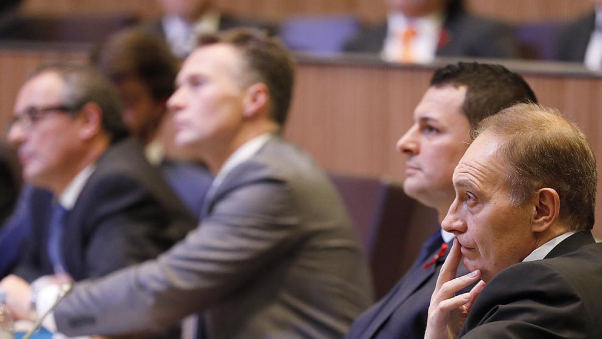 L'oposició denuncia “les retallades” de les tres lleis dels cossos especials