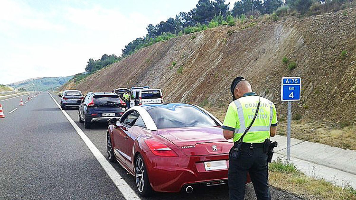'Caçats' quatre vehicles andorrans en un macrocontrol de velocitat a Galícia