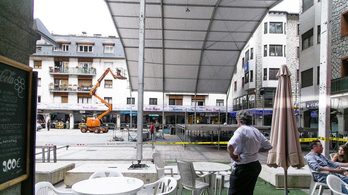 Queixes dels restauradors per l'escenari de la plaça Guillemó