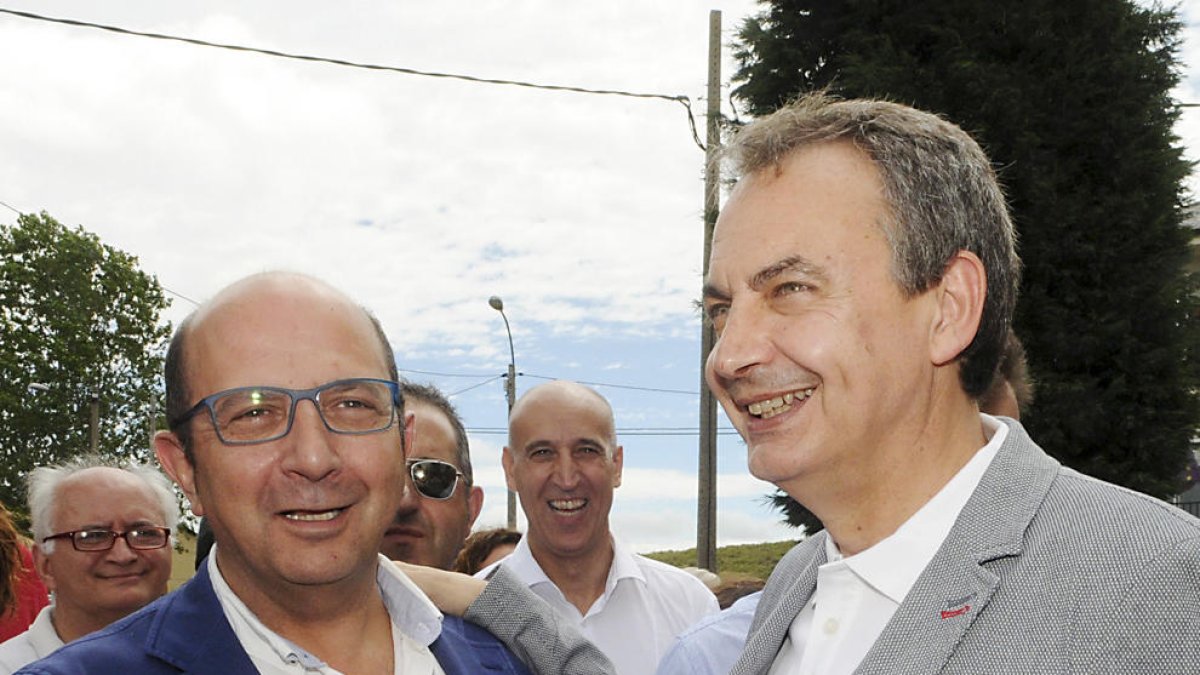 Zapatero advoca per un procés de diàleg al PSOE