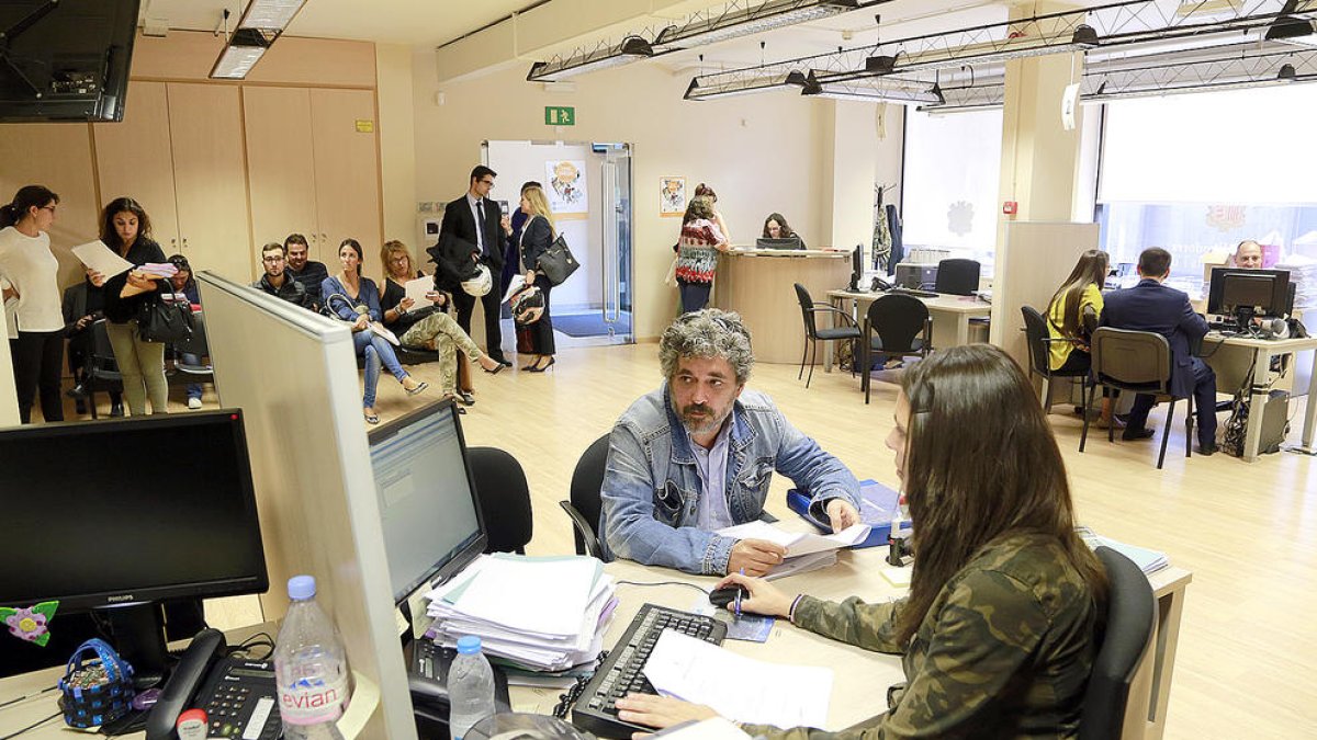 Tributs atén mil usuaris per declarar l'IRPF en dos dies