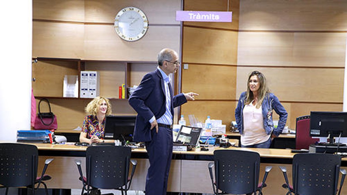Els comuns descarten unificar els horaris amb el Govern i la CASS