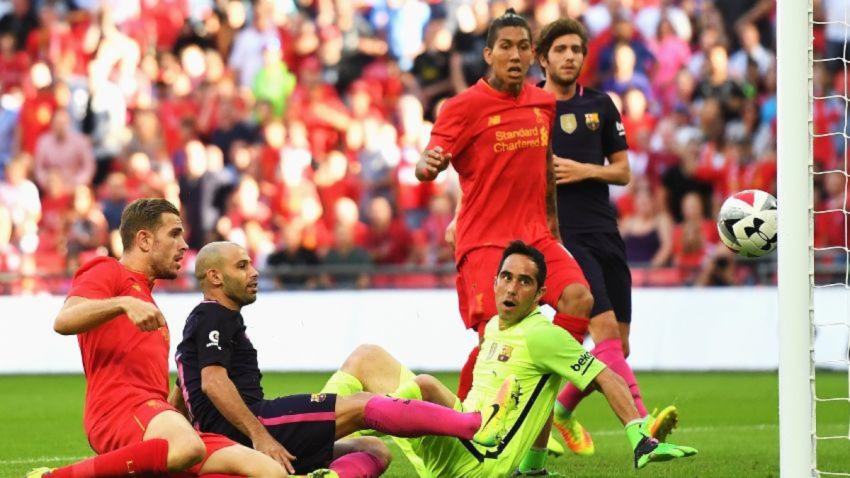 El Liverpool aprofita la feblesa defensiva del Barça