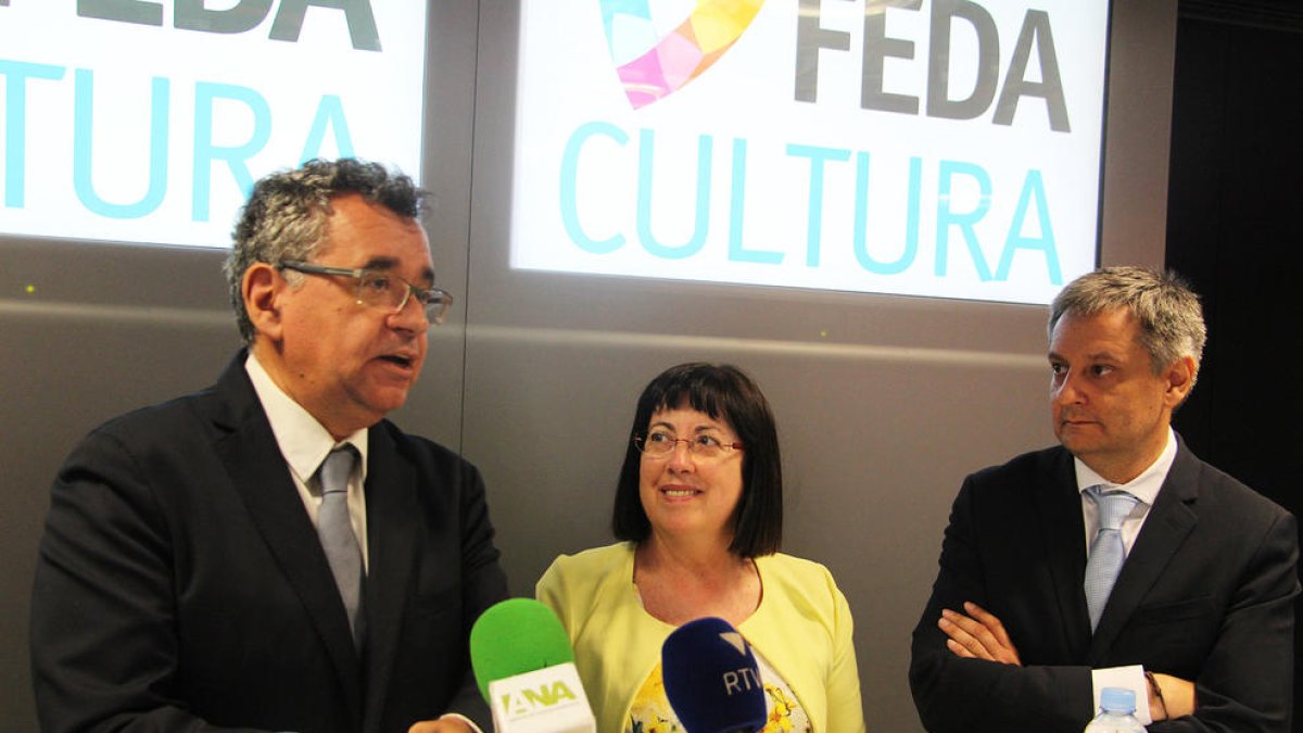El director de FEDA, Albert Moles; la presidenta de la SAC, Àngels Mach, i el ministre d'Afers Exteriors, Gilbert Saboya