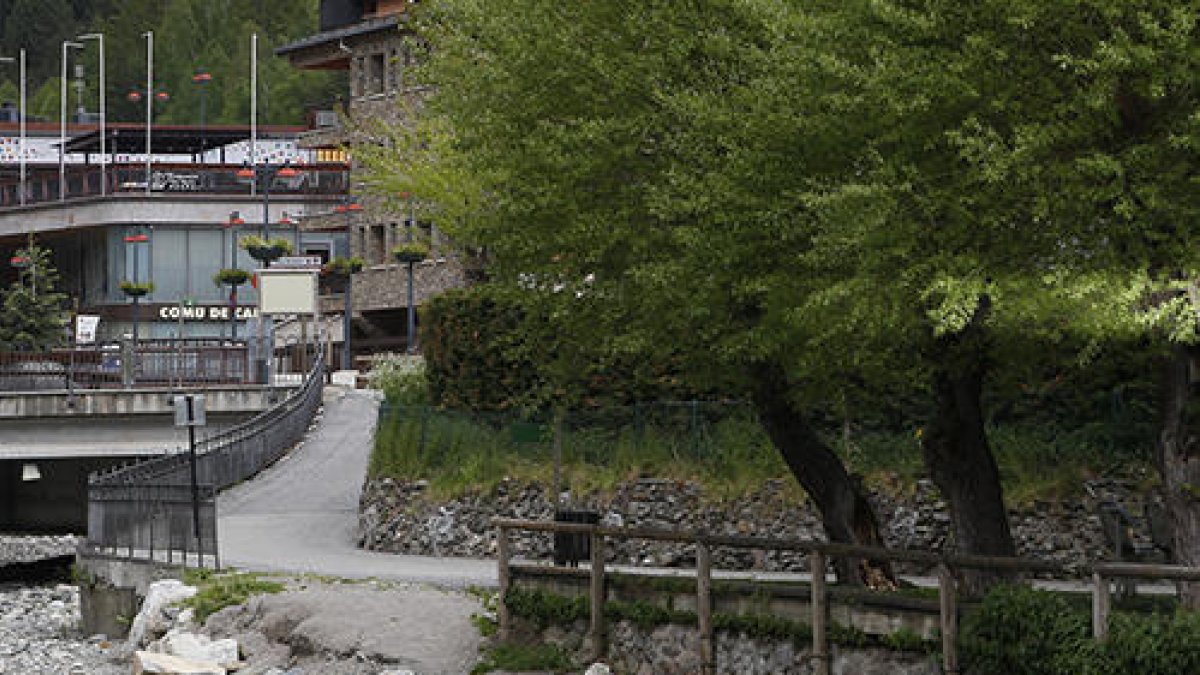 El comú inaugura dimarts la reforma al passeig del Riu