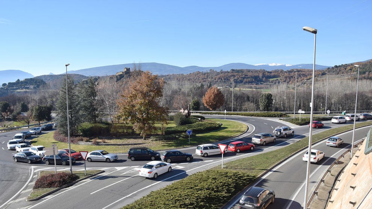 Col·lapse per entrar al país amb 16 quilòmetres de cues