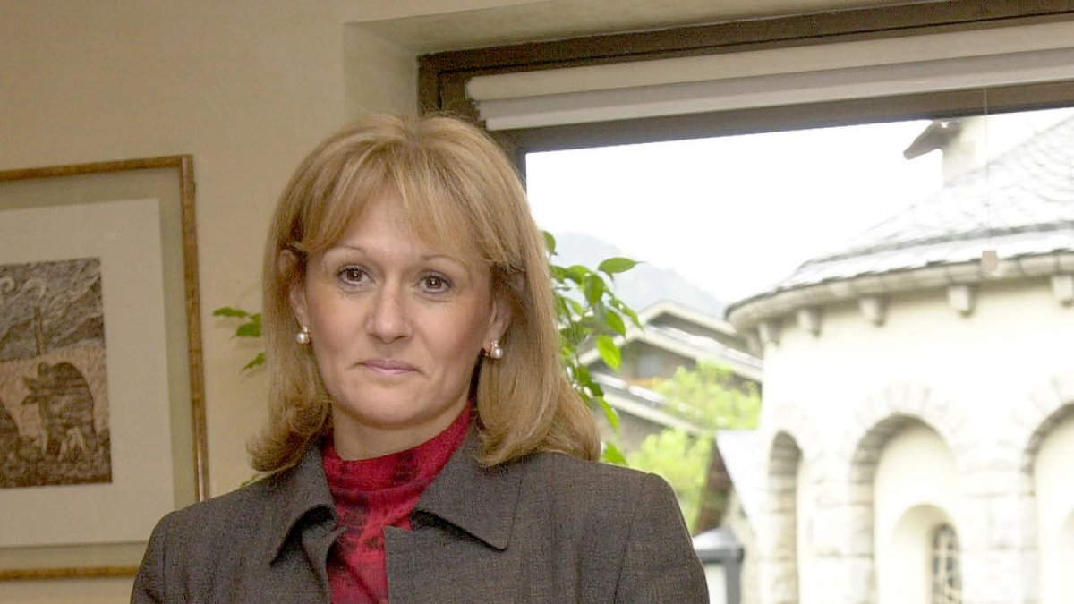 Mor l'excònsol de la capital i exconsellera general Conxita Mora