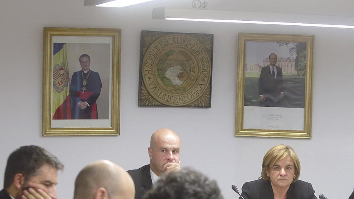 Enfrontament dels cònsols i el PS per l'aigua de l'hospital