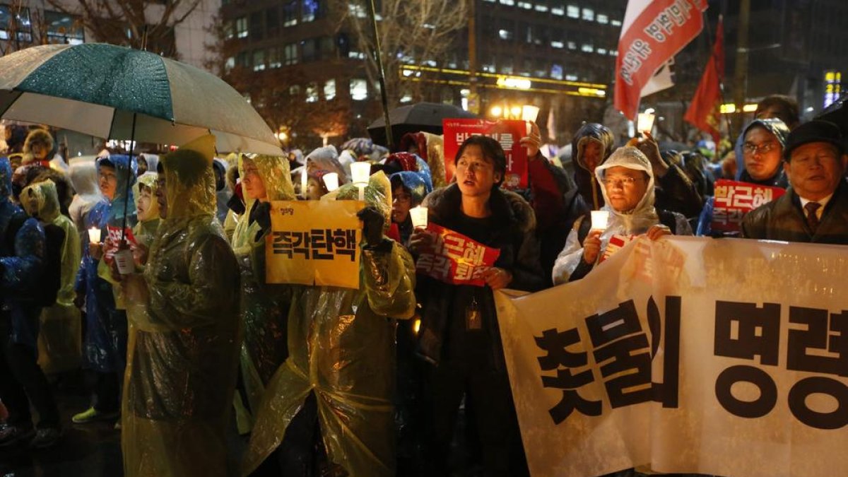 El Parlament destitueix la presidenta sud-coreana