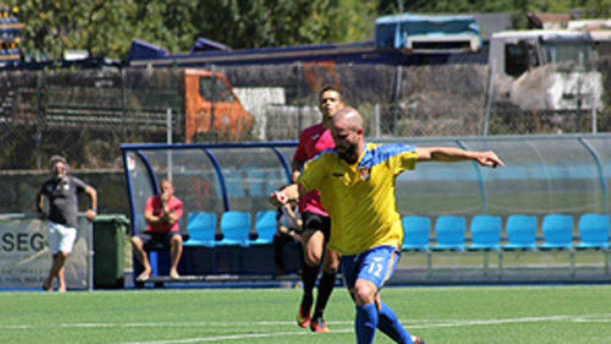 L'FC Andorra disputa els primers minuts de la pretemporada, contra el Jenlai