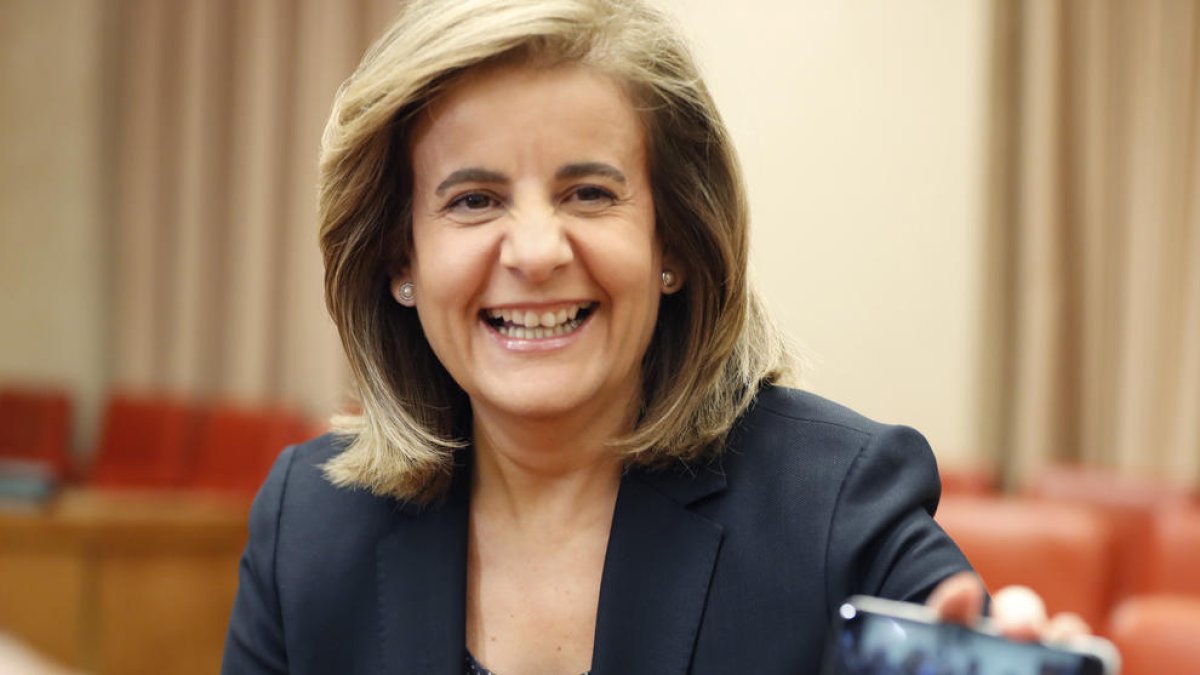 Báñez planteja canviar el fus horari i que la jornada laboral acabi a les sis