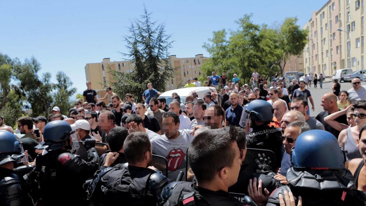 Una ciutat de l'illa de Còrsega se suma a la prohibició del 'burkini'