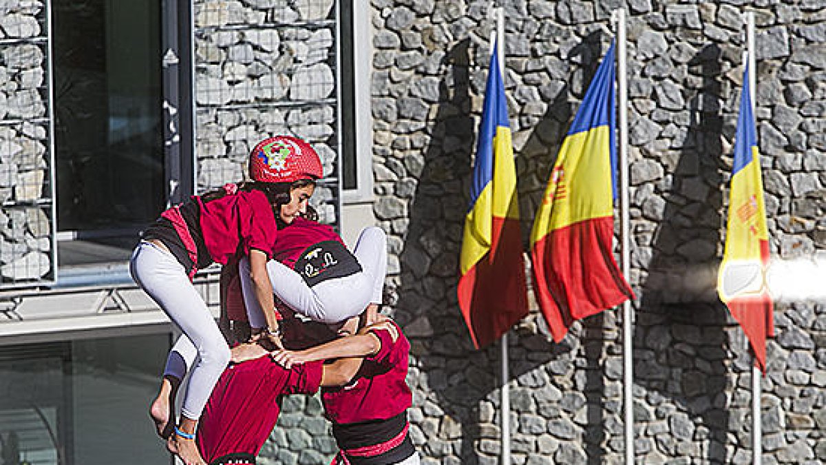Els Castellers d'Andorra i els de París comparteixen plaça