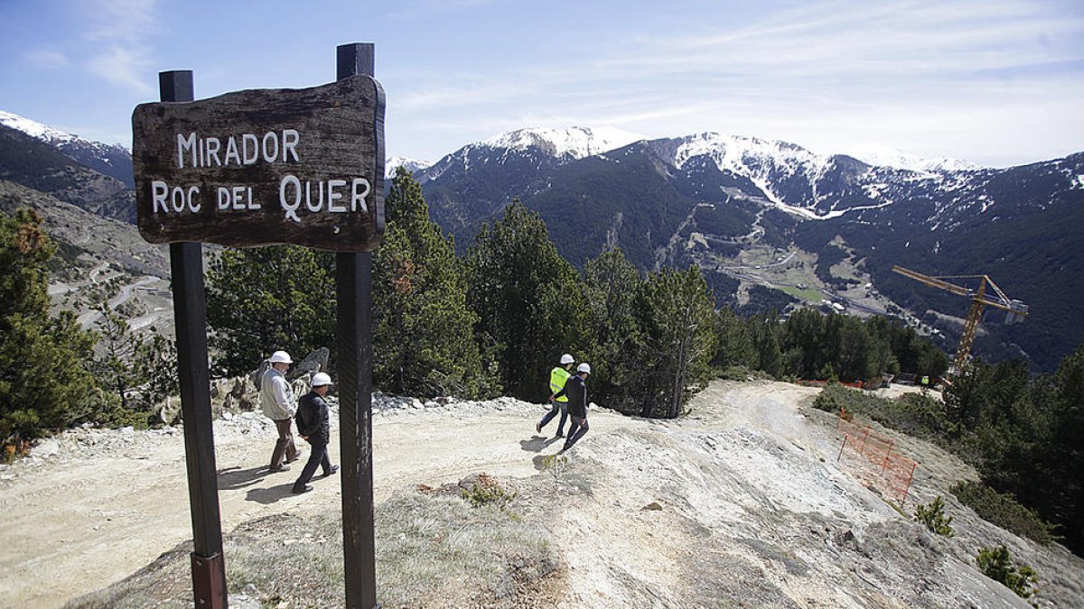 El comú projecta fer una zona de serveis al mirador del Roc del Quer