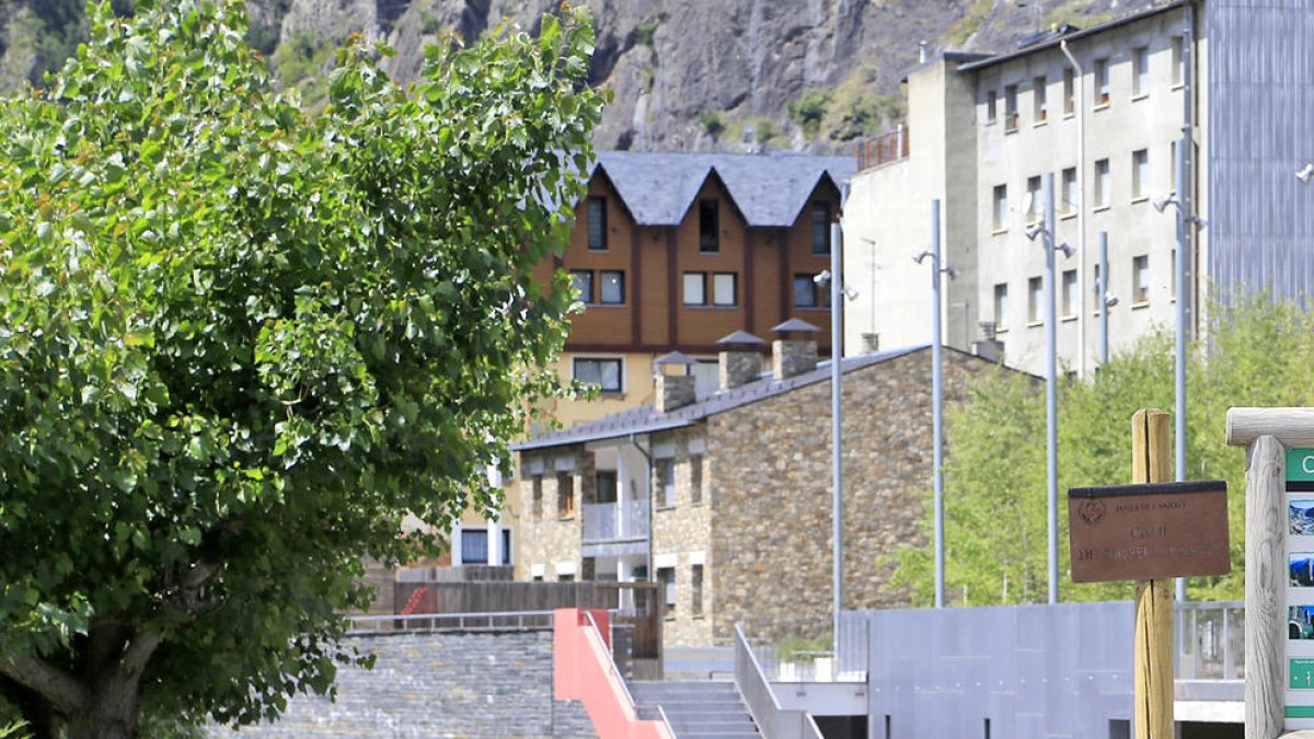 El comú invertirà uns 800.000 euros per remodelar el passeig del riu